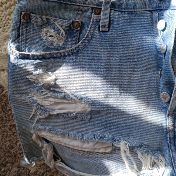 Levi Shorts - Picture 3 of 8